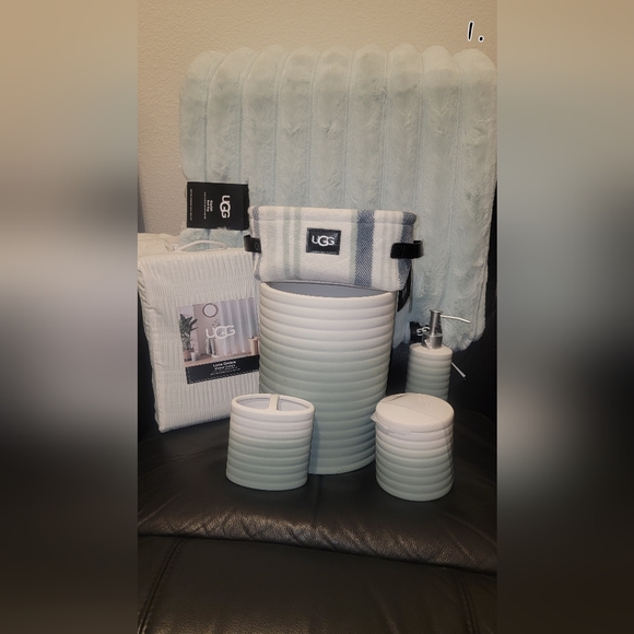 Brand new UGG bathroom set. - Picture 1 of 5